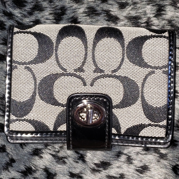 Coach Wallet & Coach Wristlet - Picture 4 of 8